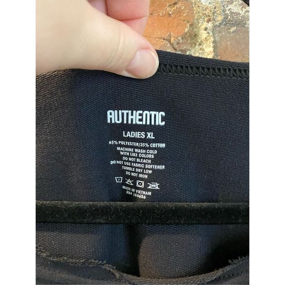 Authentic IOWA HAWKEYES Black Evelyn 3/4 Sleeve with Hawkeye Embroidered Emblem - Picture 8 of 13